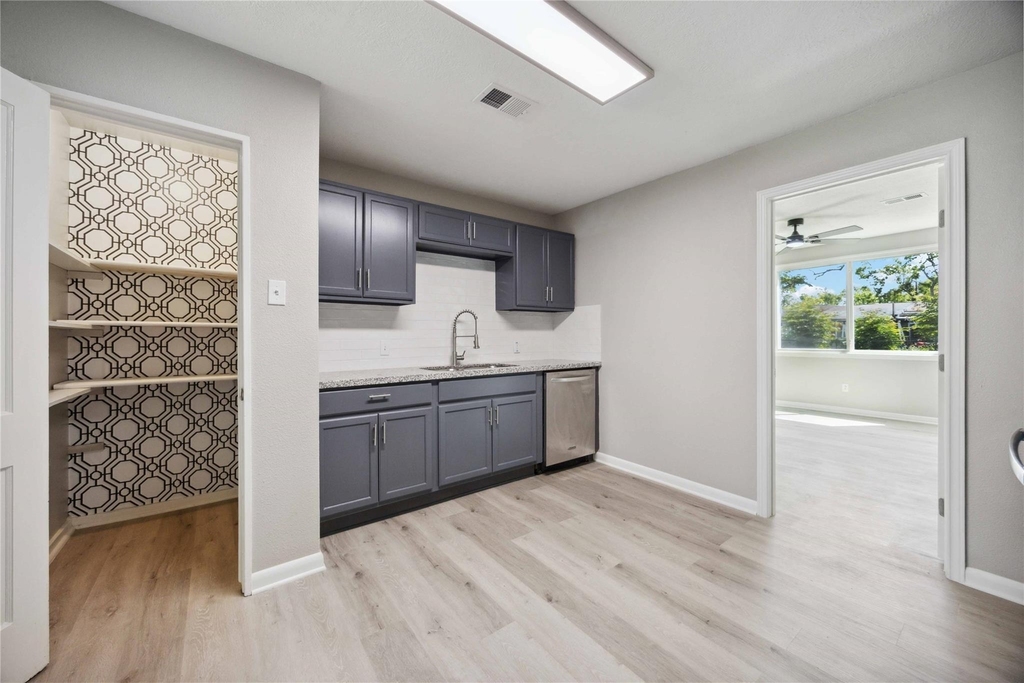 5206 Willow Glen Drive - Photo 7
