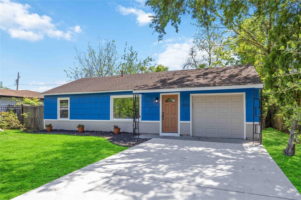 5206 Willow Glen Drive - Photo 1