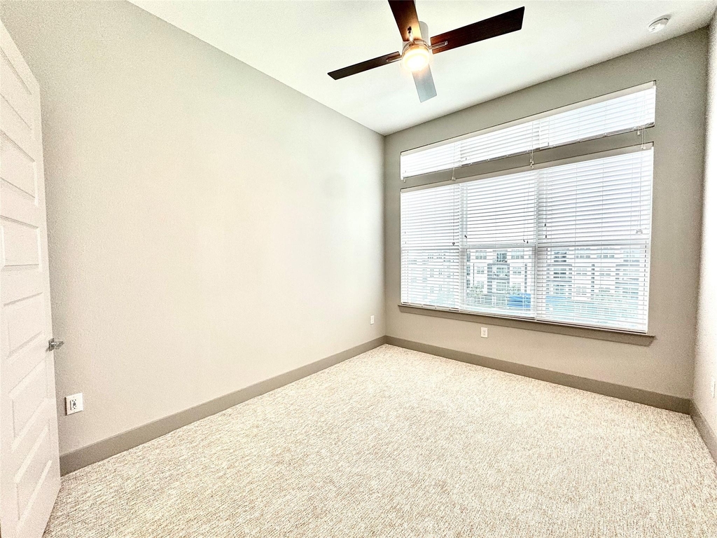 401 W 25th Street - Photo 8