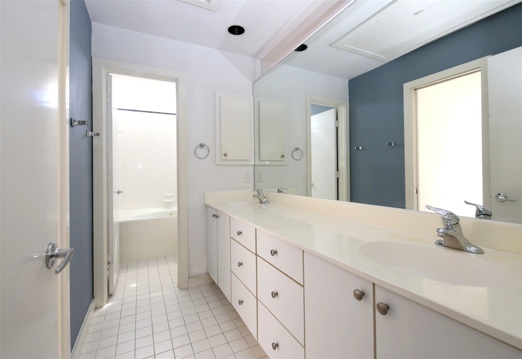 2819 Crawford - Photo 13