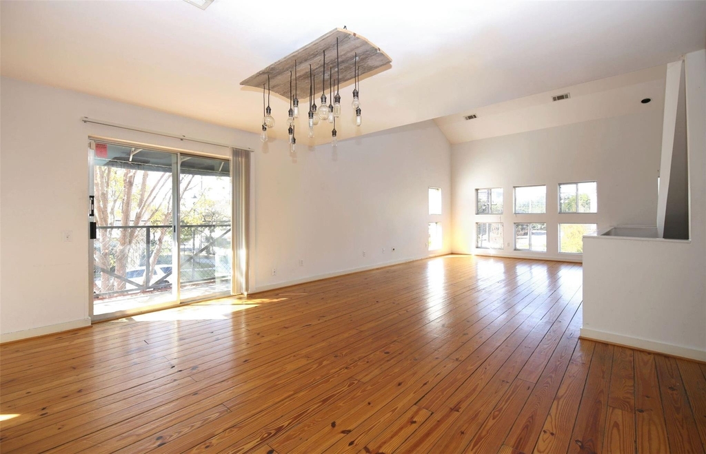 2819 Crawford - Photo 6