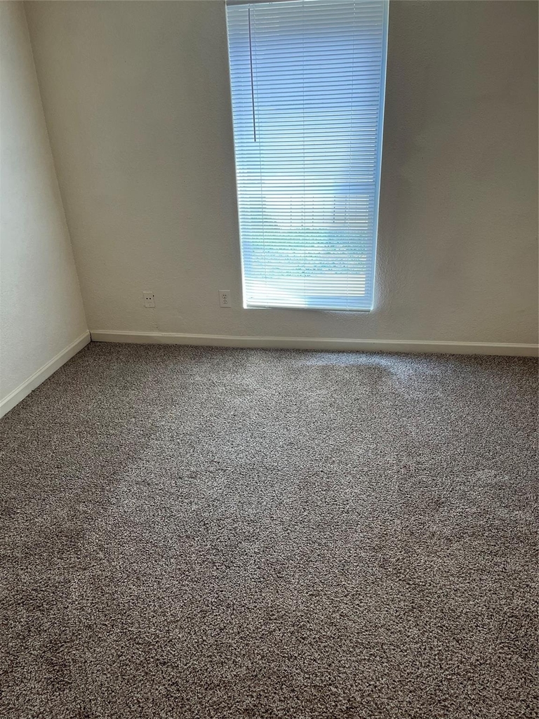 8100 Creekbend Drive - Photo 3