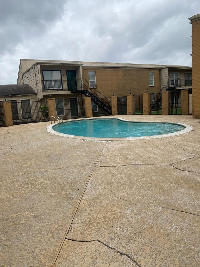 8100 Creekbend Drive - Photo 13