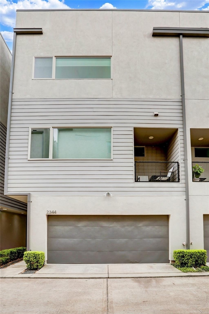 2344 Commerce Street - Photo 0