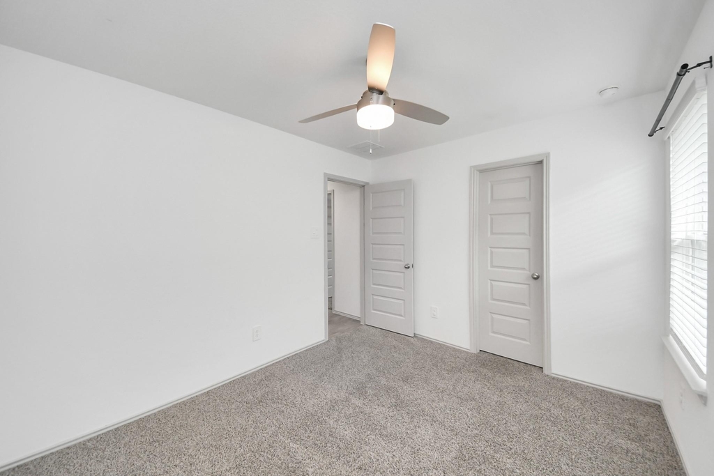 3521 Rockefeller Road - Photo 32
