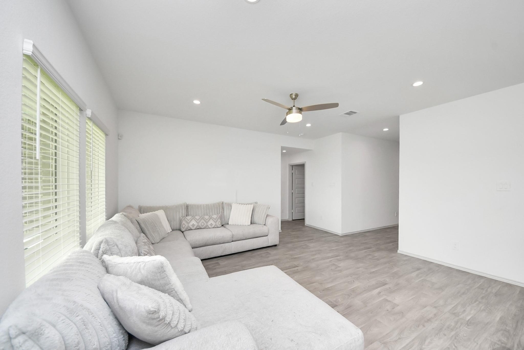 3521 Rockefeller Road - Photo 11