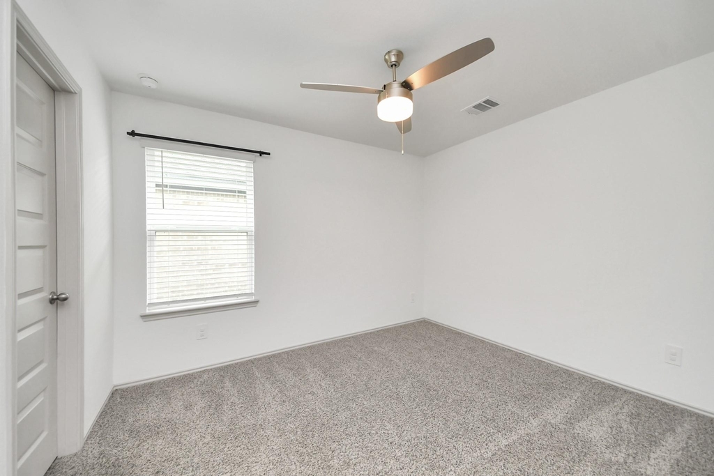 3521 Rockefeller Road - Photo 31