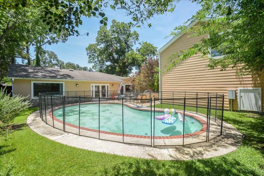 9906 Cedardale Drive - Photo 3