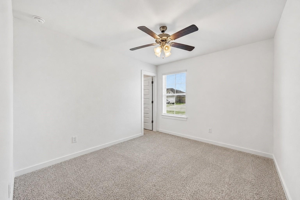 9522 Wall Street - Photo 19
