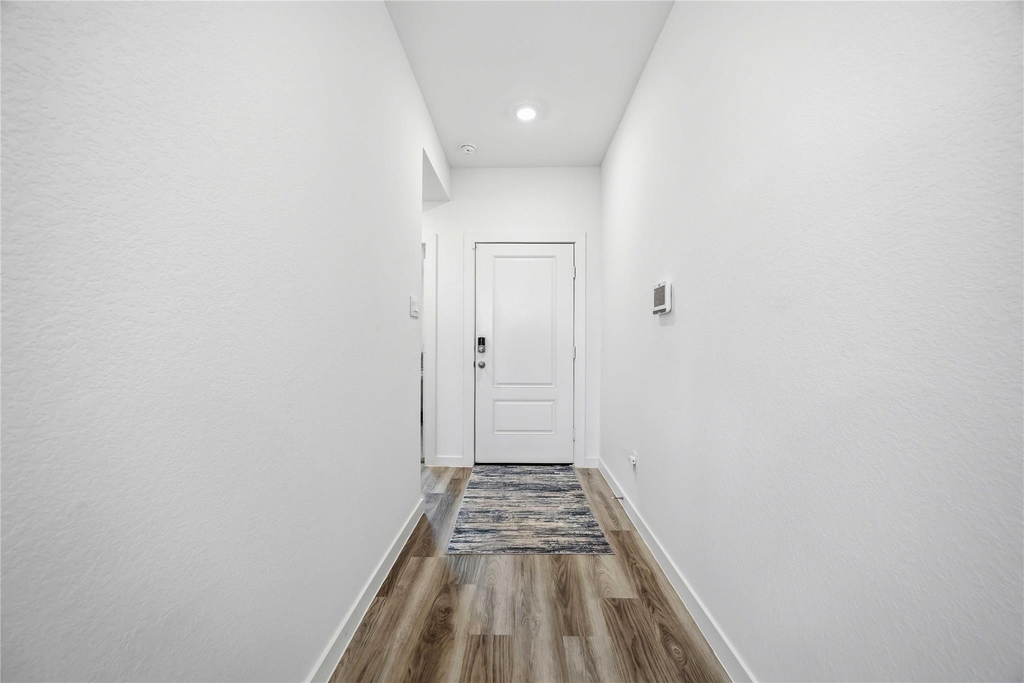 9522 Wall Street - Photo 3