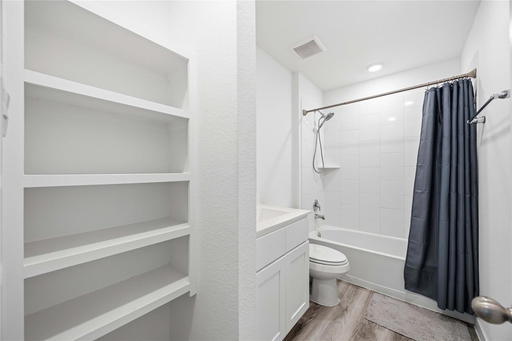 9522 Wall Street - Photo 22