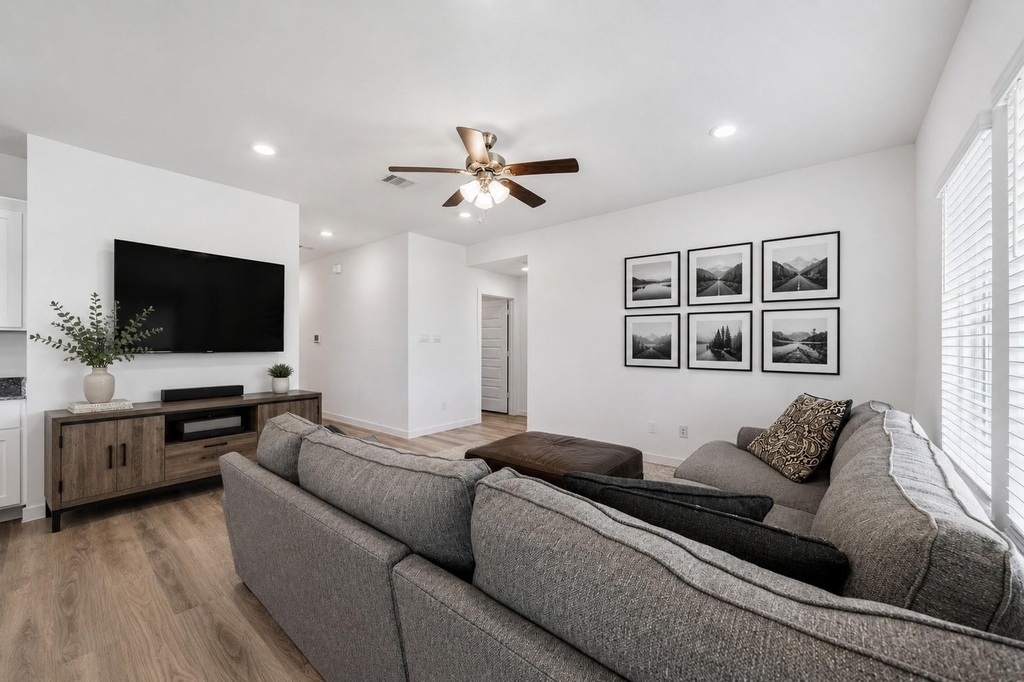 9522 Wall Street - Photo 7