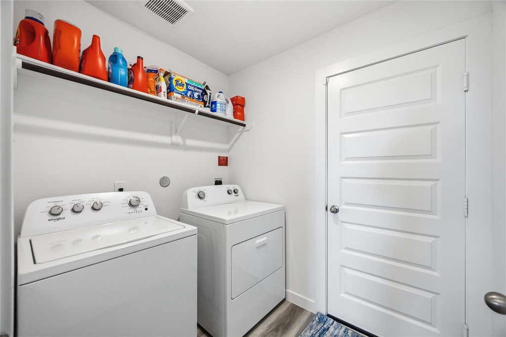 9522 Wall Street - Photo 24