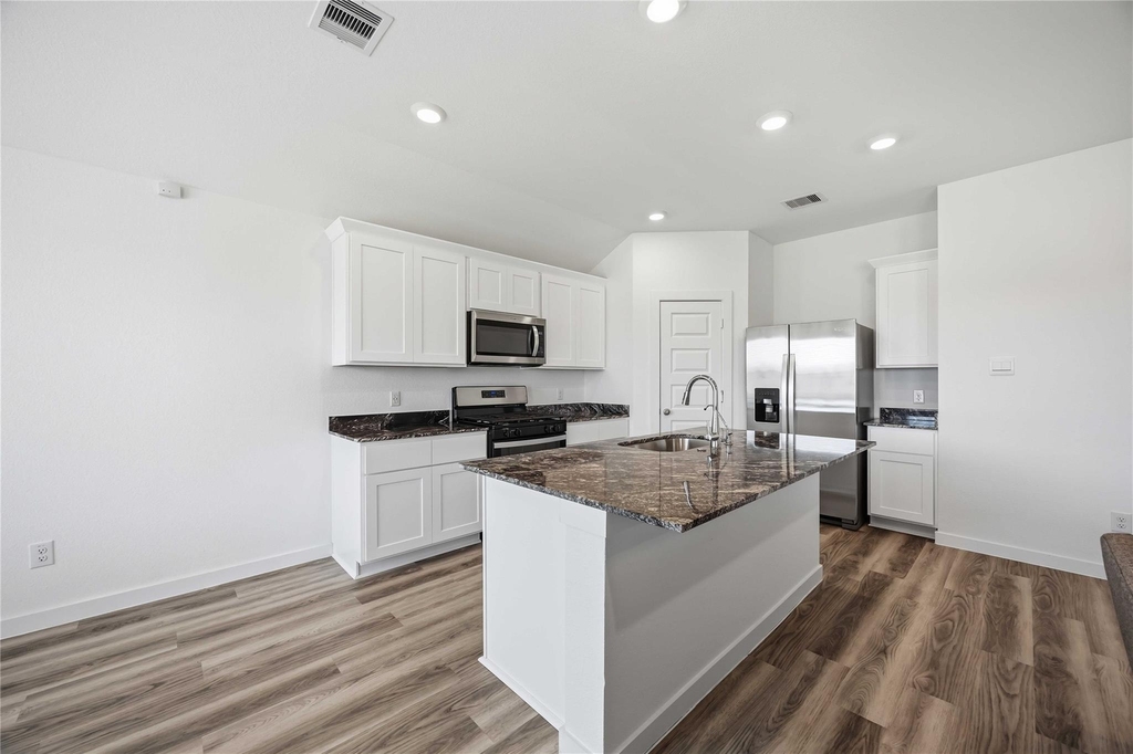 9522 Wall Street - Photo 10