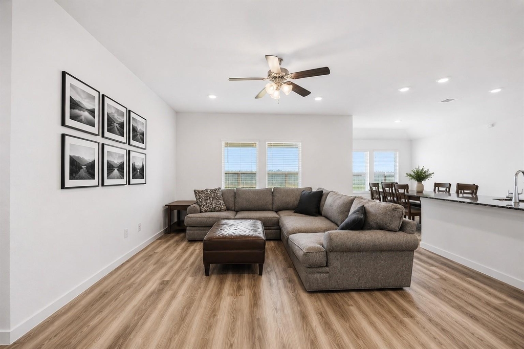 9522 Wall Street - Photo 4
