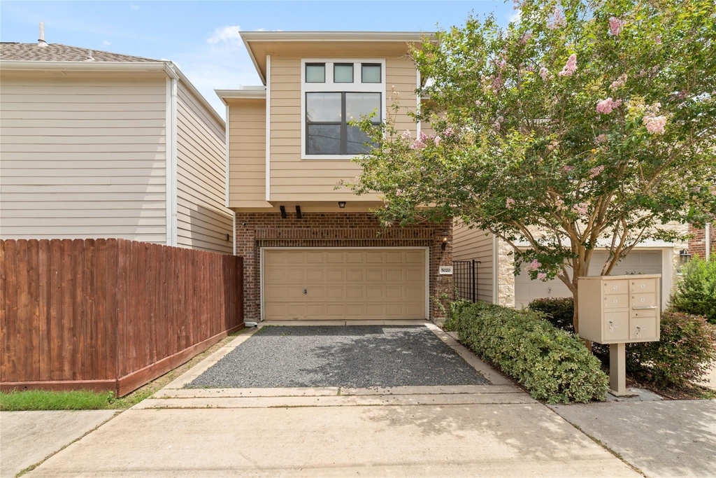 5020 Dickson Street - Photo 0