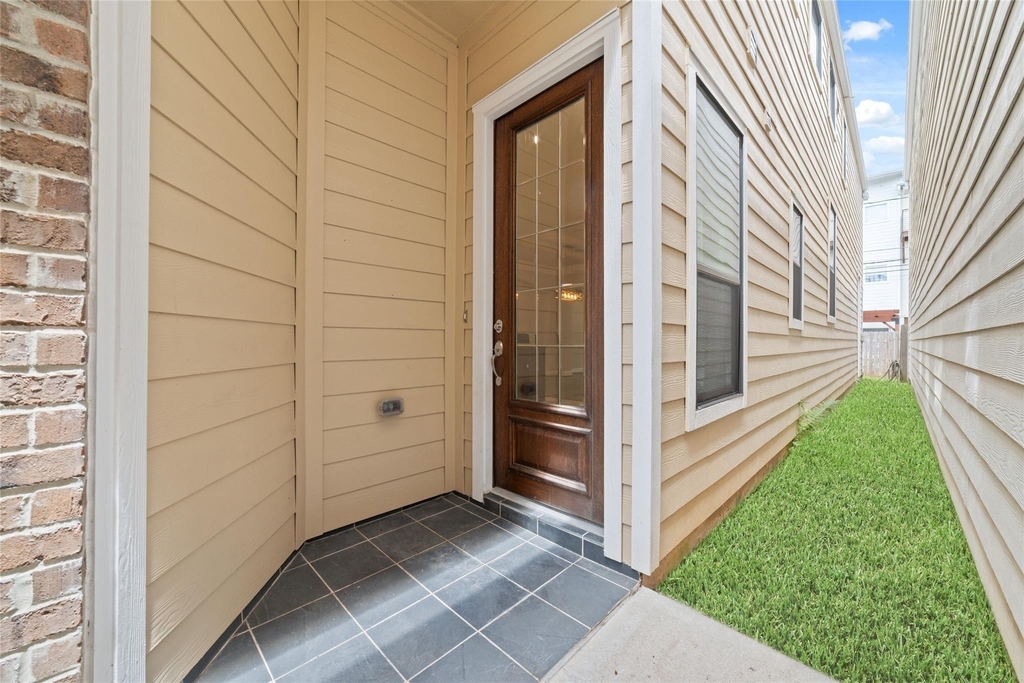 5020 Dickson Street - Photo 2