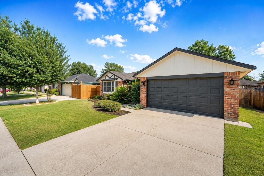 9438 Fuqua Street - Photo 1
