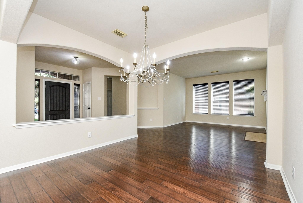 9135 Edgeloch Drive - Photo 4