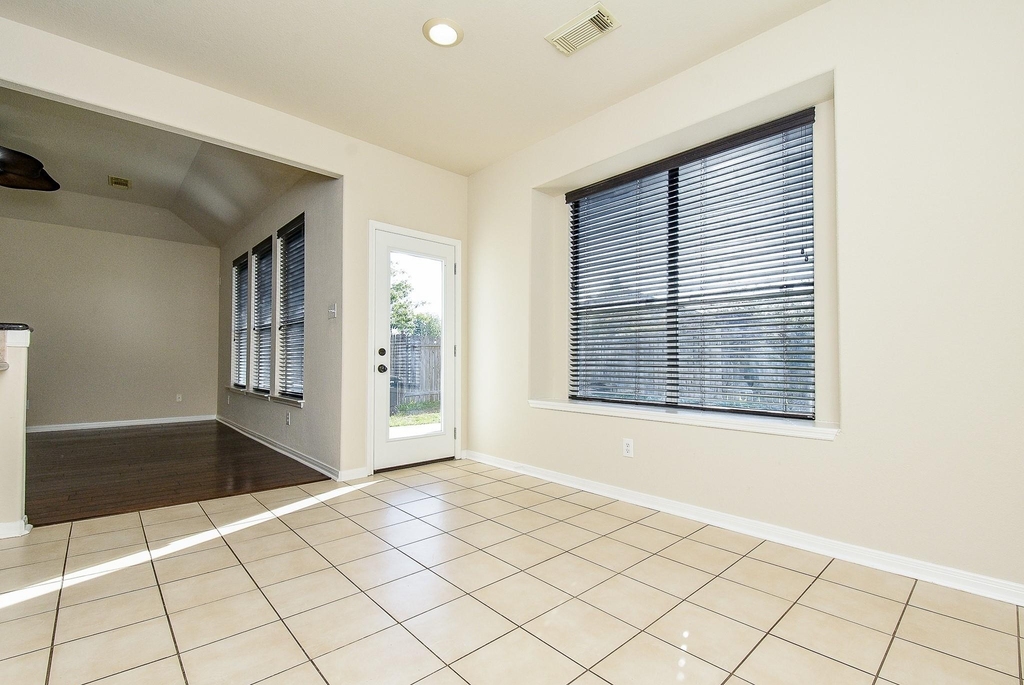 9135 Edgeloch Drive - Photo 15