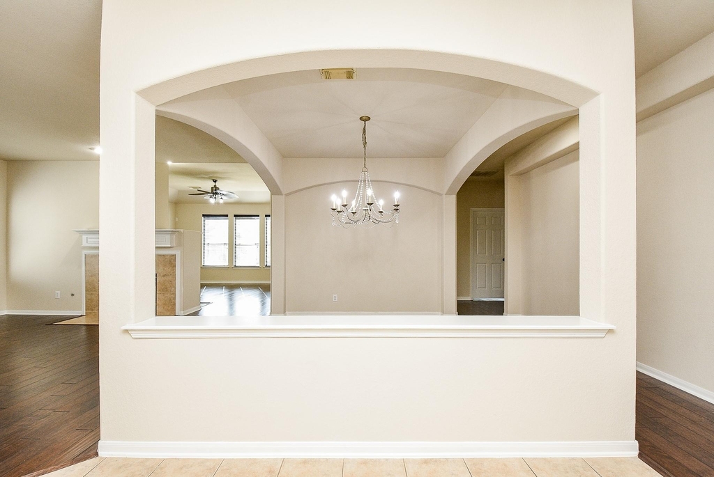 9135 Edgeloch Drive - Photo 5
