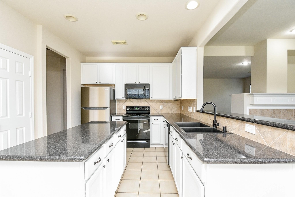 9135 Edgeloch Drive - Photo 14