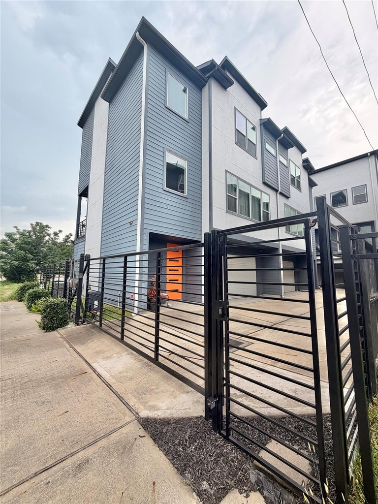 3311 Baer Street - Photo 0