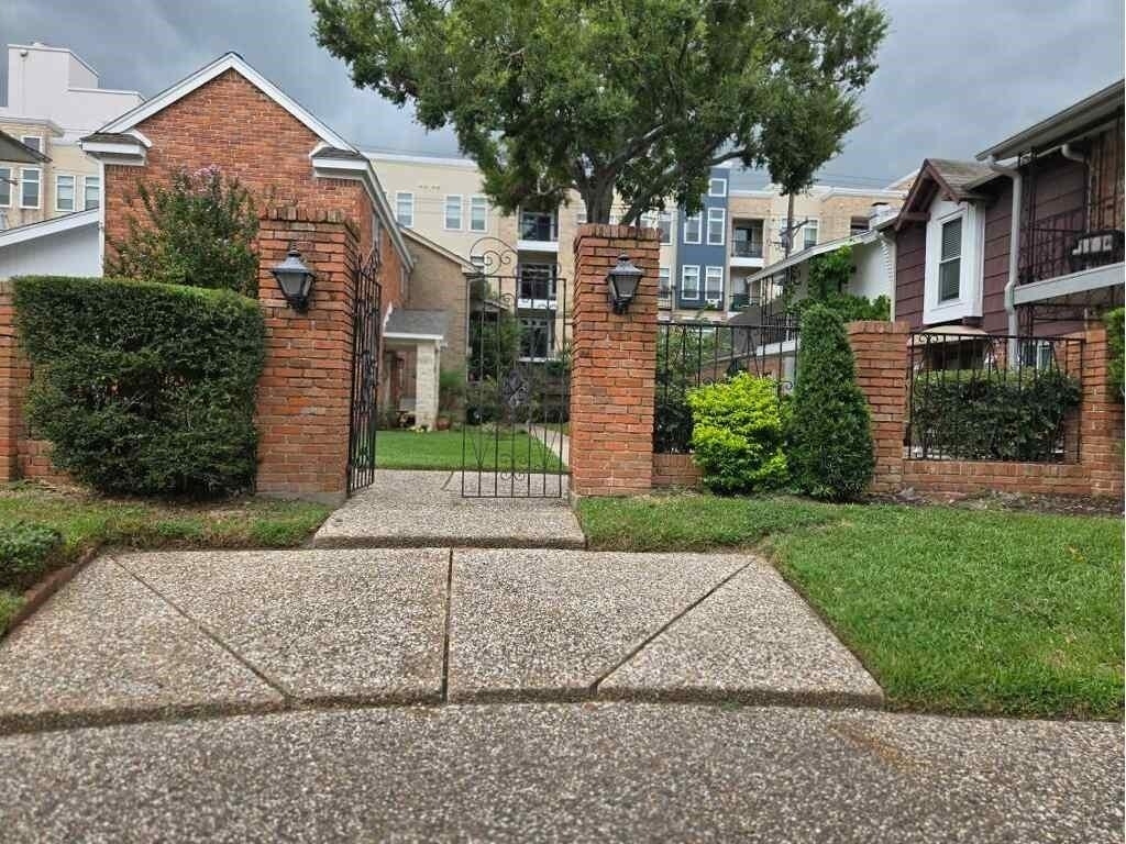 1779 Saxony Lane - Photo 1