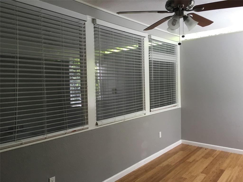 404 Hawthorne Street - Photo 13
