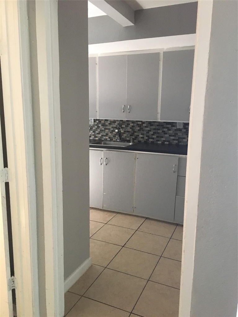 404 Hawthorne Street - Photo 6