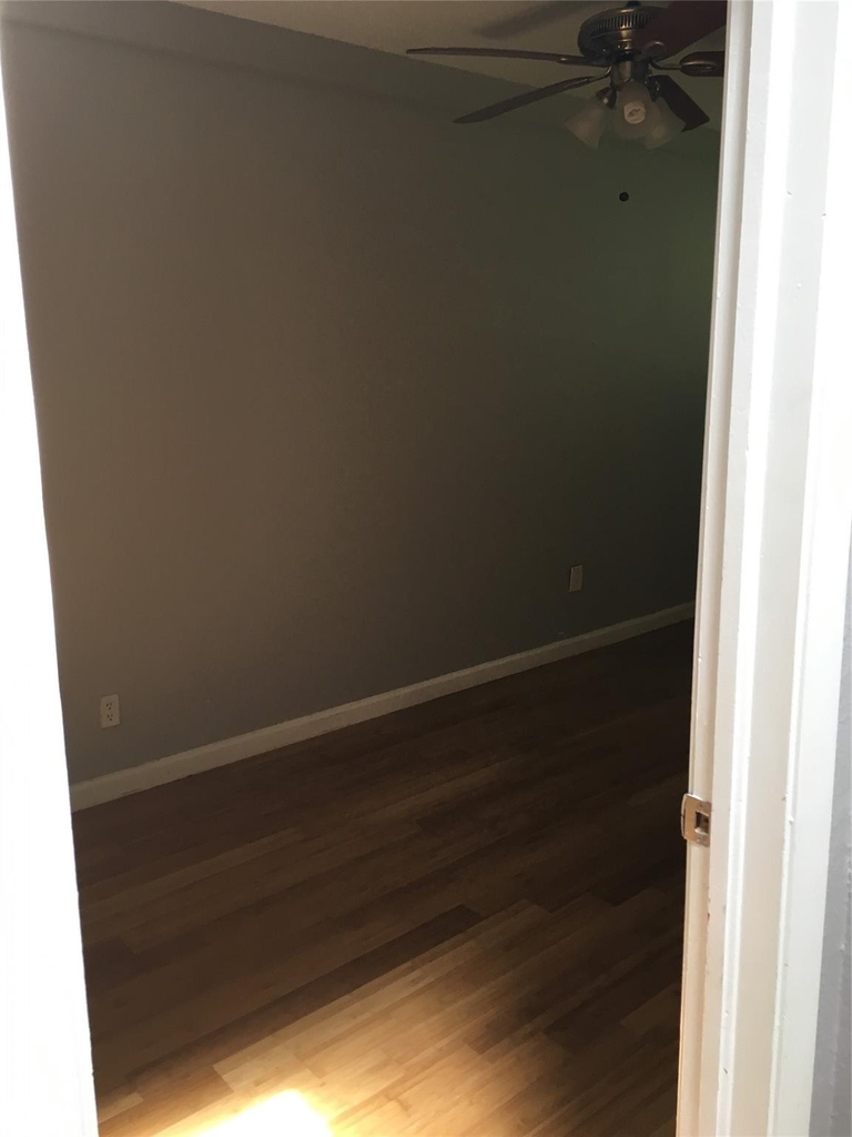 404 Hawthorne Street - Photo 9