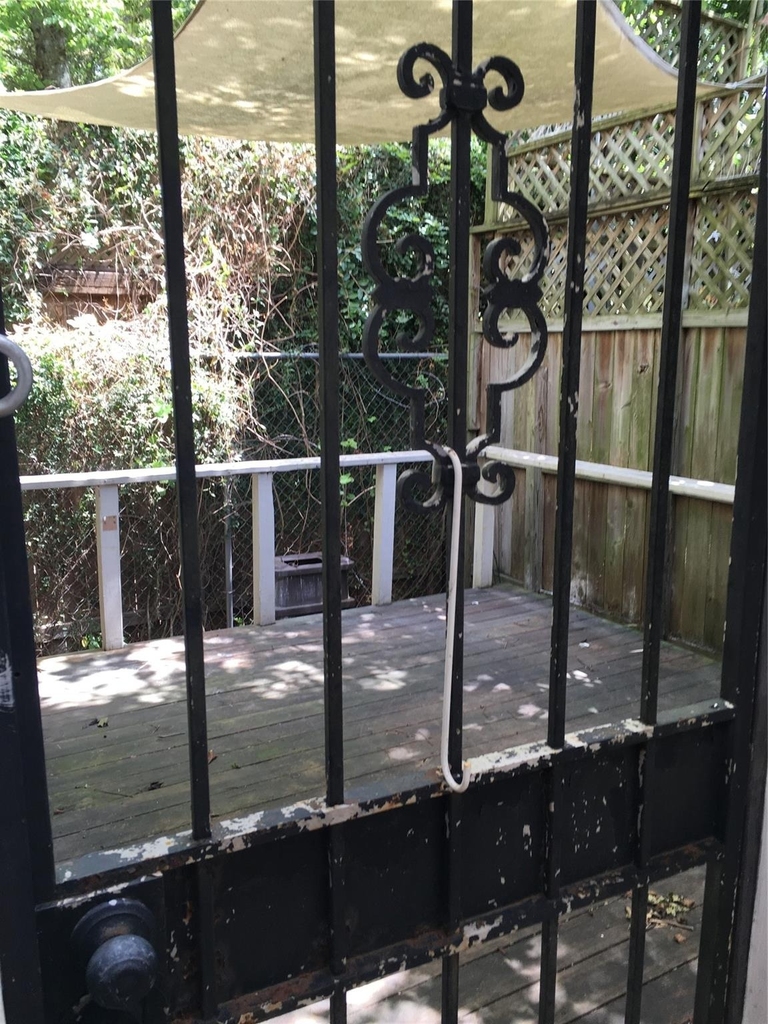 404 Hawthorne Street - Photo 10