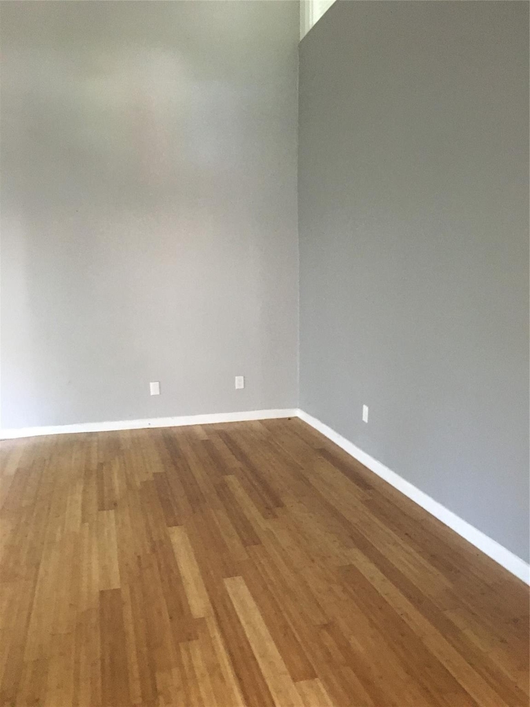 404 Hawthorne Street - Photo 3
