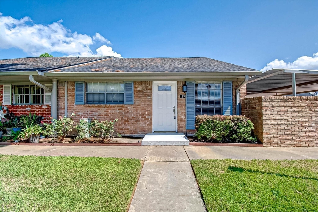 1104 W Tri Oaks Lane - Photo 0