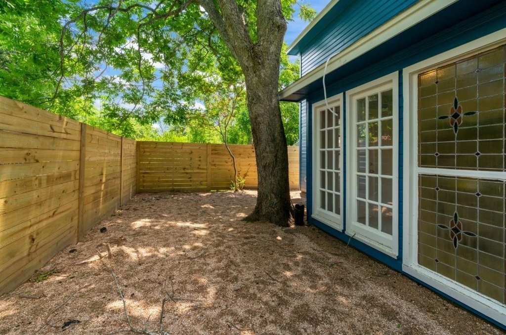 204 E Houston Street - Photo 5