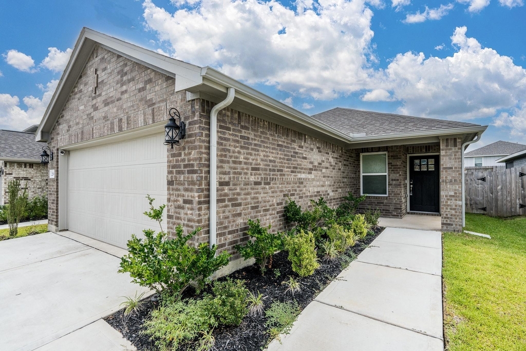 219 Charles Ridge Drive - Photo 1