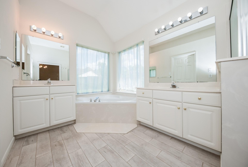 703 Acacia Place - Photo 10