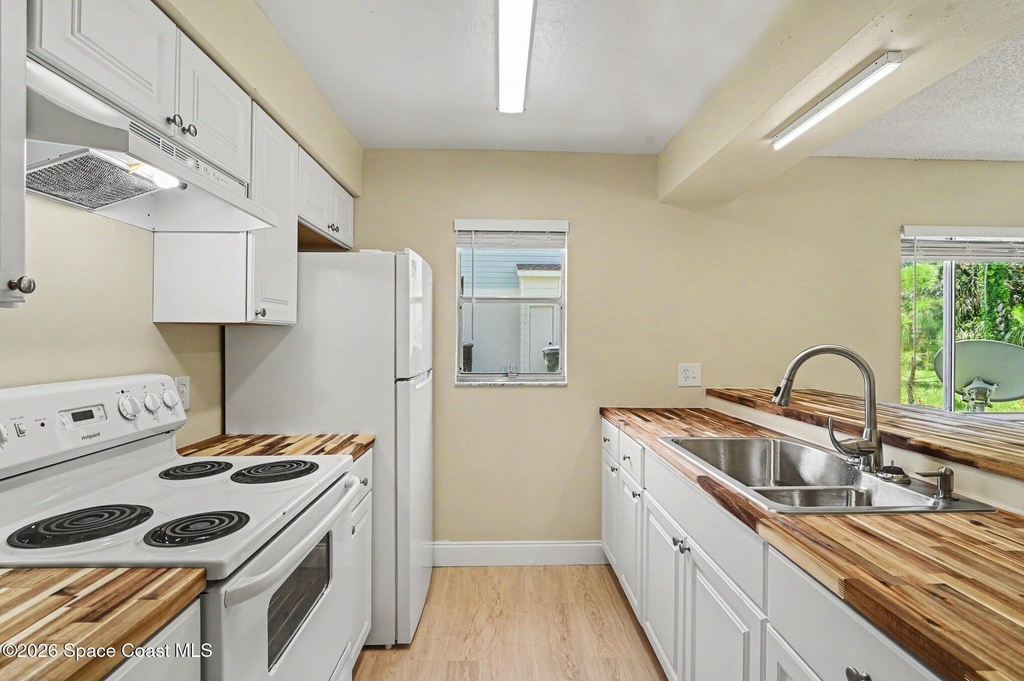 2294 Fox Hollow Drive - Photo 6
