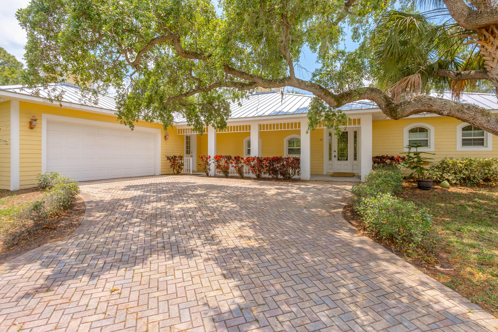 315 Enola Place - Photo 1