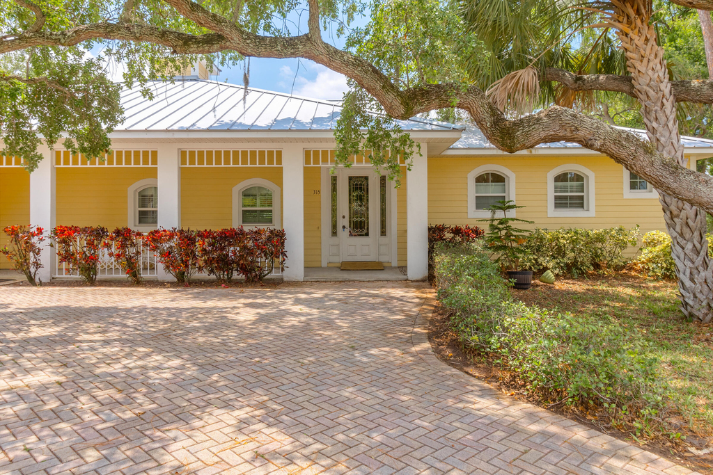 315 Enola Place - Photo 0