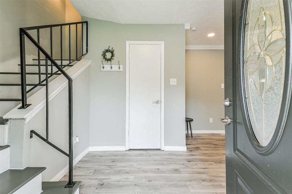 207 Woodvale Drive - Photo 4