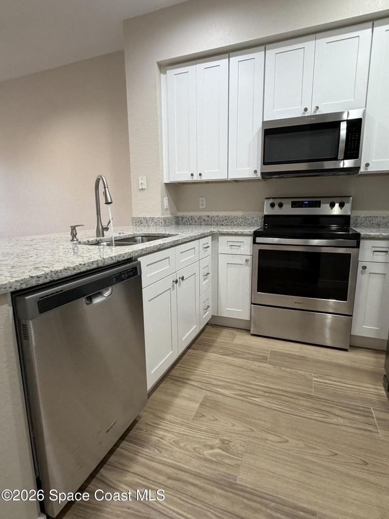 105 Turpial Way - Photo 6