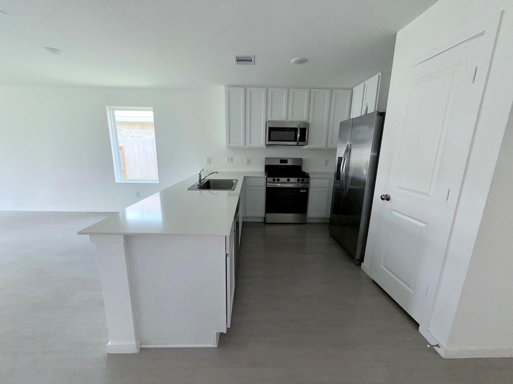 6611 Water Oak Green Lane - Photo 3