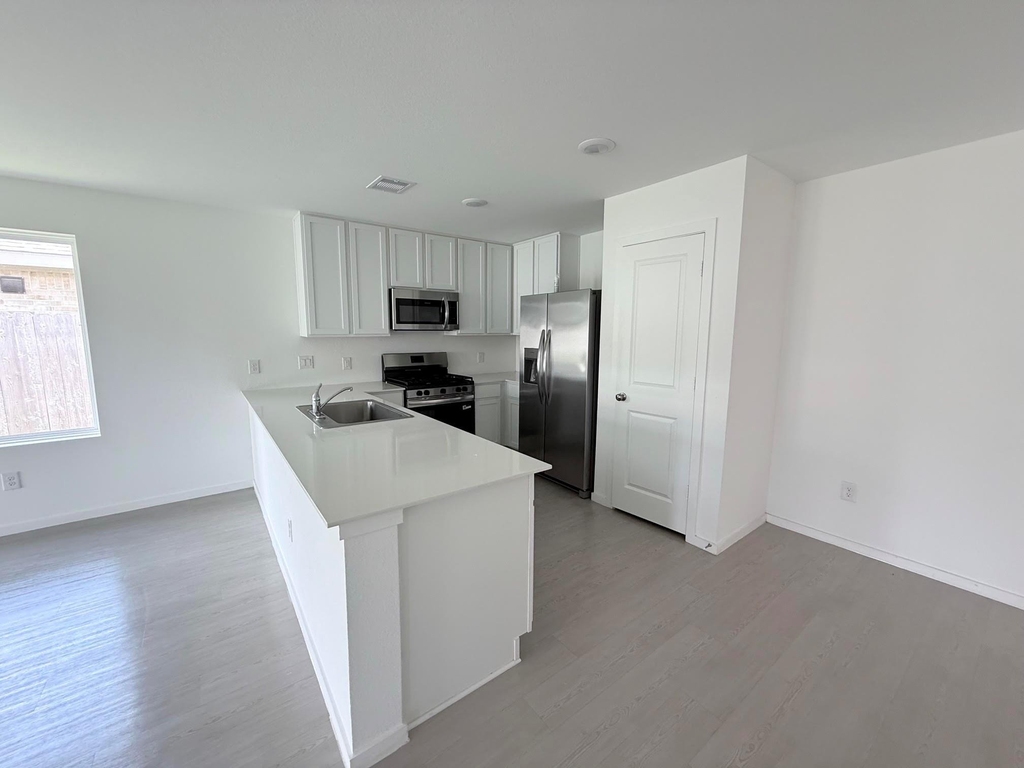 6611 Water Oak Green Lane - Photo 5