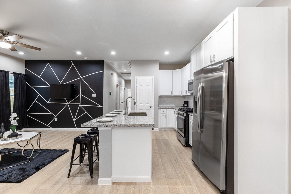 4661 Clover Street - Photo 5