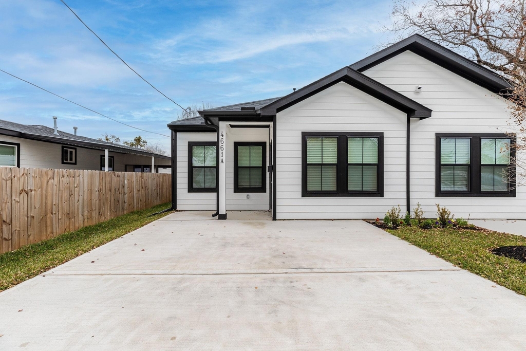 4661 Clover Street - Photo 0