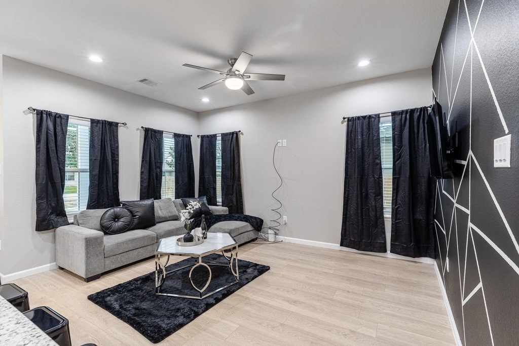 4661 Clover Street - Photo 4