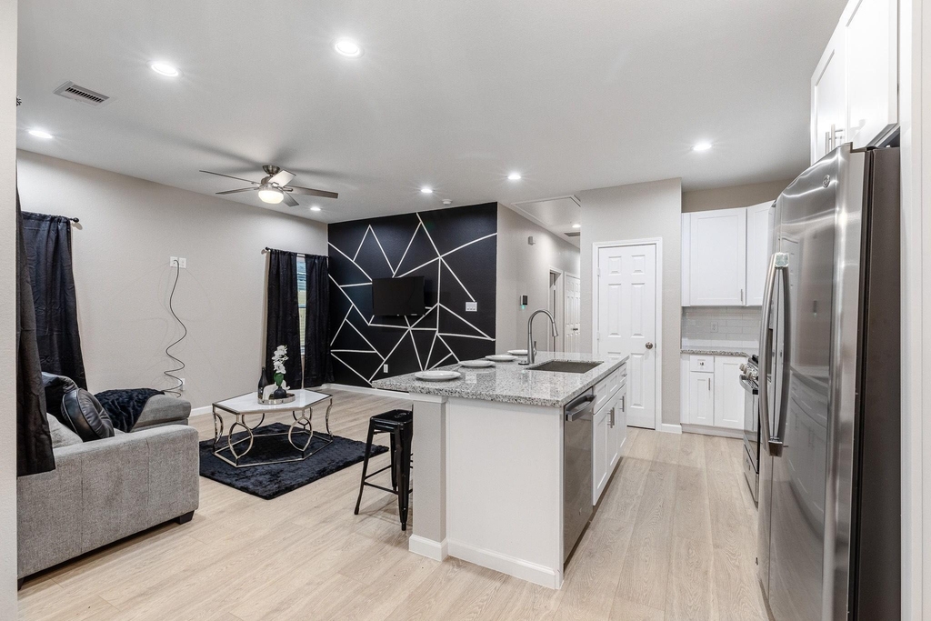 4661 Clover Street - Photo 3