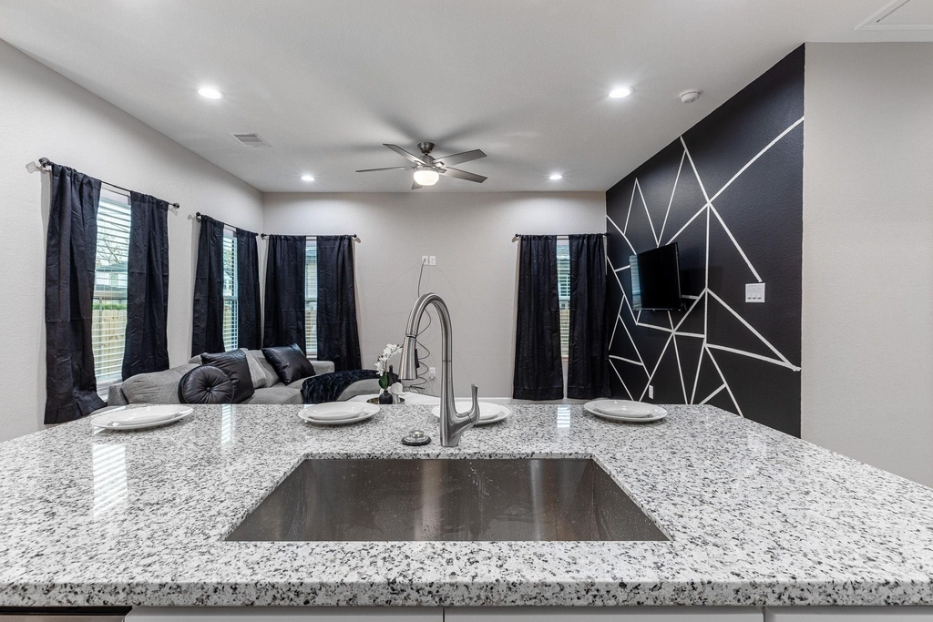 4661 Clover Street - Photo 8