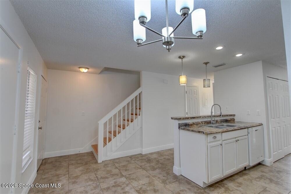 283 E Towne Place - Photo 5